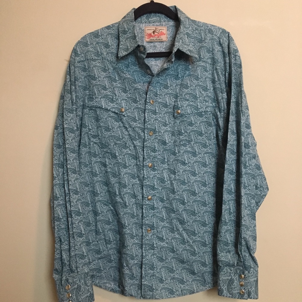 Wrangler blue paisley pearl snap shirt
